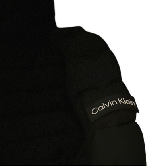 Women’s NWOT Calvin Klein Black Puffer Jacket - Picture 7 of 7